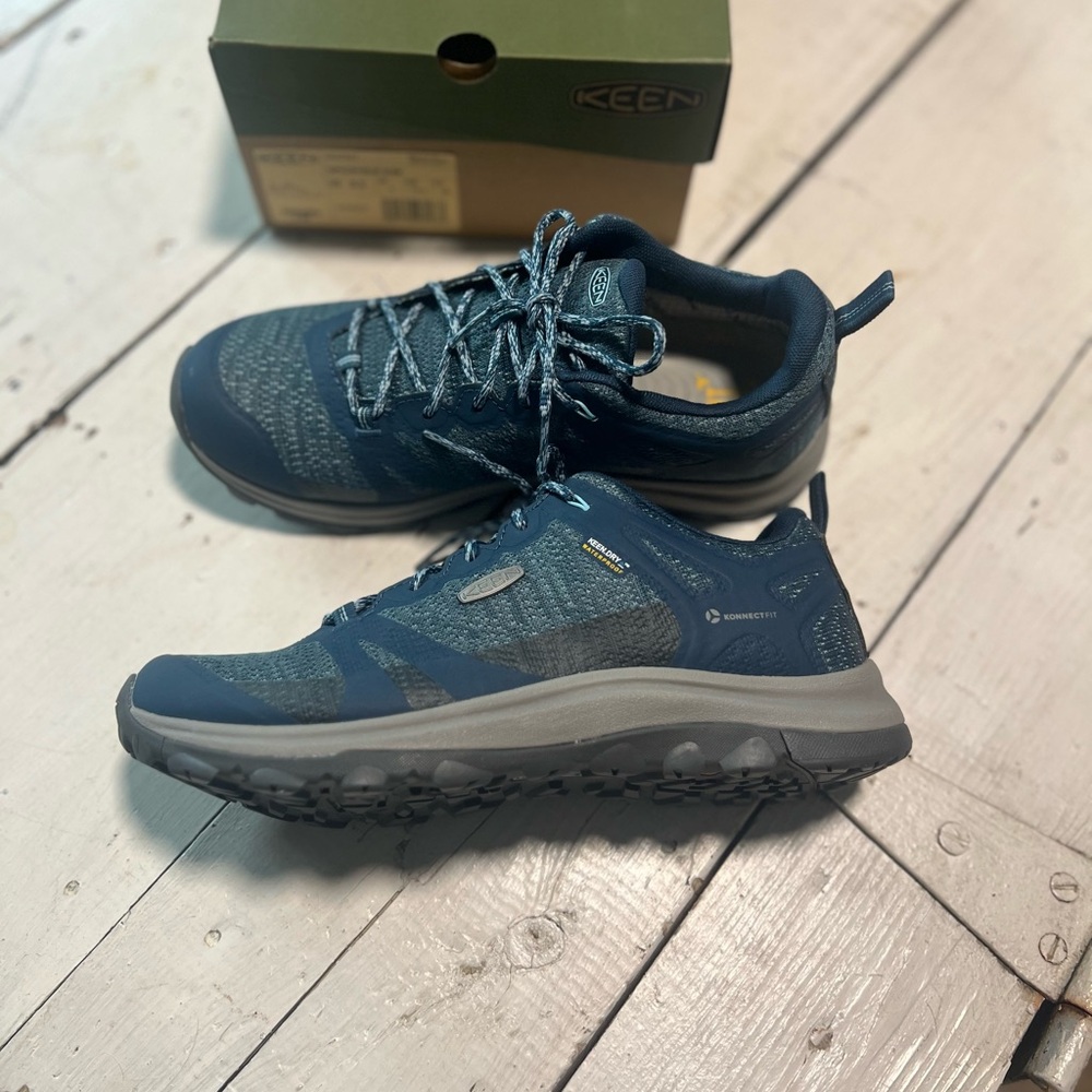 KEEN womens  Hiking Shoes